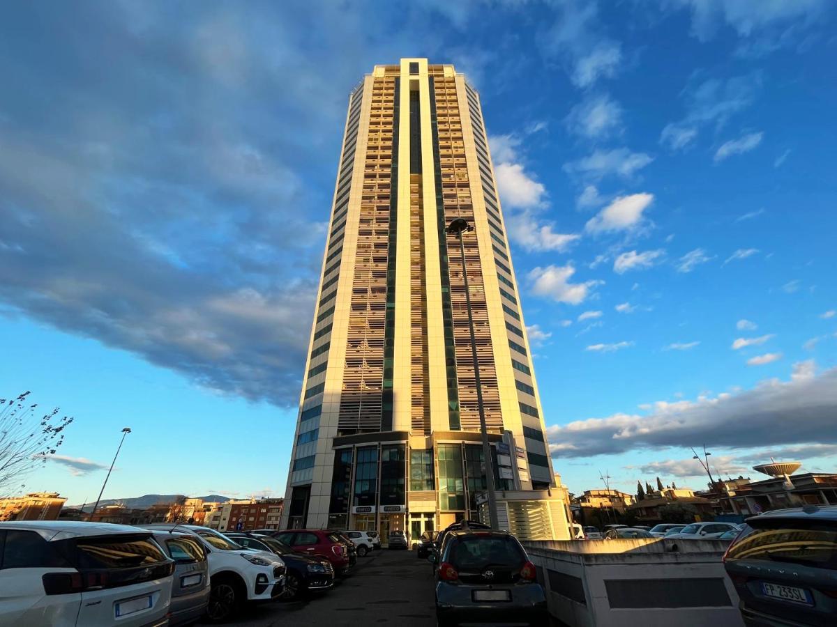 Elegante Bilocale Torre Pontina Lejlighed Latina Eksteriør billede